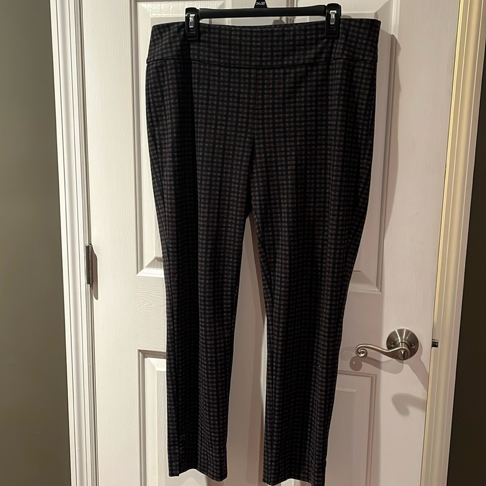 Zac & Rachel pullon dress pants size 16 gray with black & maroon print stripes